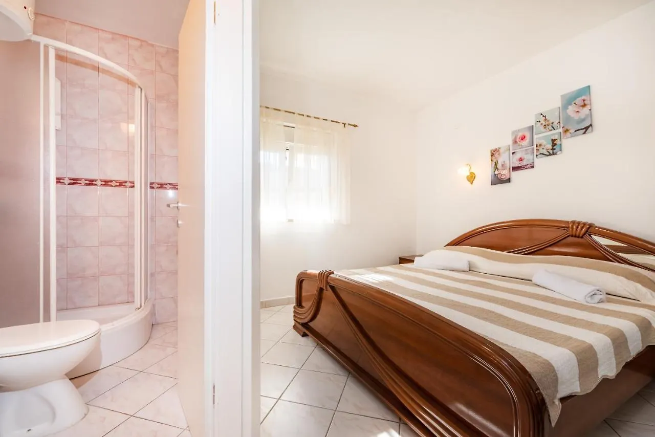 Bistra Pakostane Apartments 0*,  クロアチア