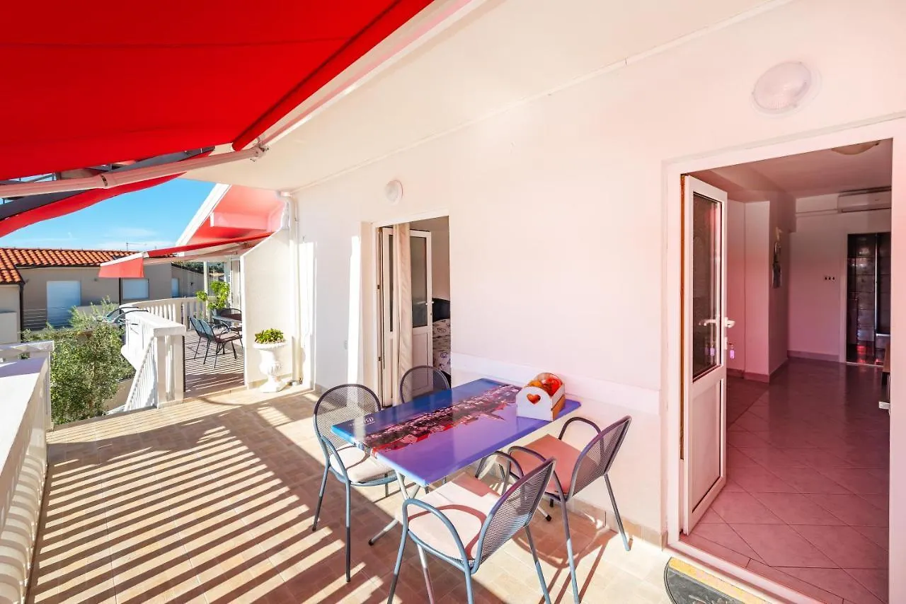 Bistra Pakostane Apartments クロアチア